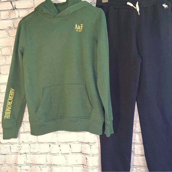 Boy’s Abercombie Kids Black Joggers Size 13/14 - Picture 2 of 6